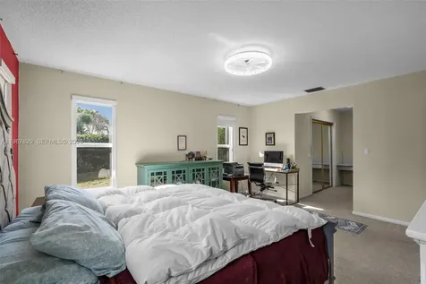 7541 SW 9th Street Plantation FL 33317