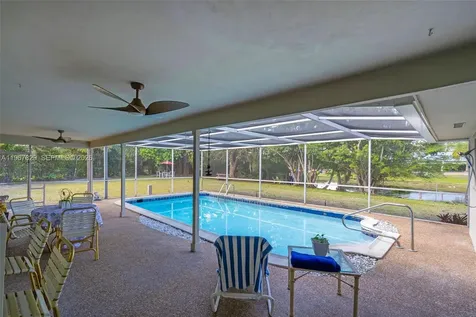 7541 SW 9th Street Plantation FL 33317