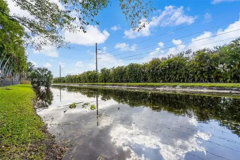 7541 SW 9th Street Plantation FL 33317