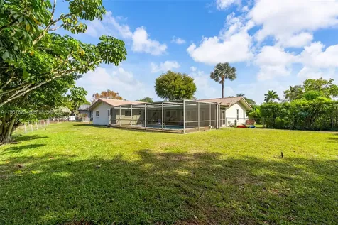 7541 SW 9th Street Plantation FL 33317