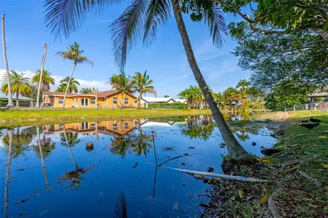 7541 SW 9th Street Plantation FL 33317