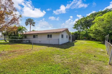 7541 SW 9th Street Plantation FL 33317