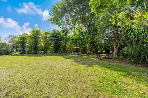 7541 SW 9th Street Plantation FL 33317