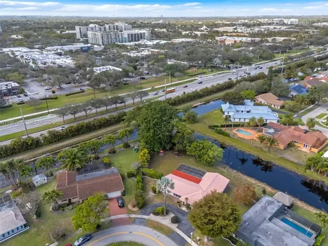 7541 SW 9th Street Plantation FL 33317