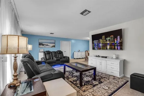 7541 SW 9th Street Plantation FL 33317