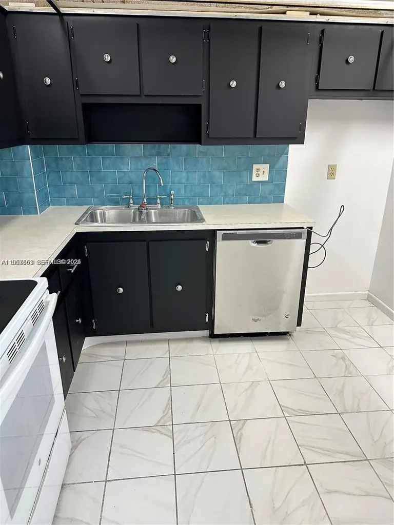 200 Ashbury Road Hollywood FL 33024