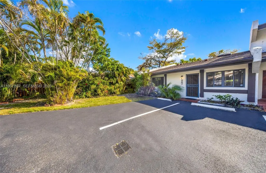 567 NE 199th Terrace Miami FL 33179