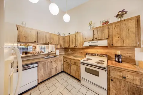 567 NE 199th Terrace Miami FL 33179