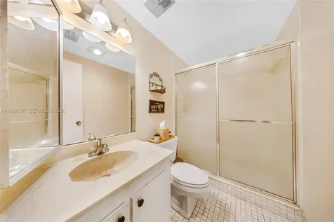 567 NE 199th Terrace Miami FL 33179