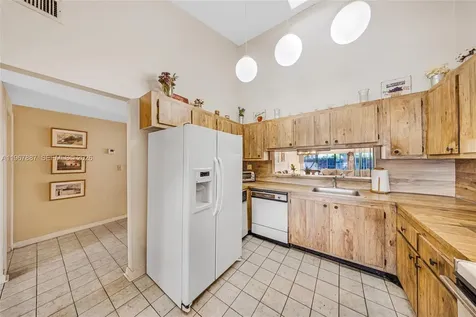 567 NE 199th Terrace Miami FL 33179