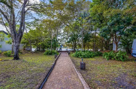 567 NE 199th Terrace Miami FL 33179