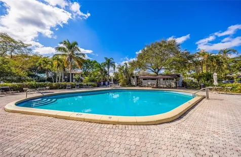 567 NE 199th Terrace Miami FL 33179