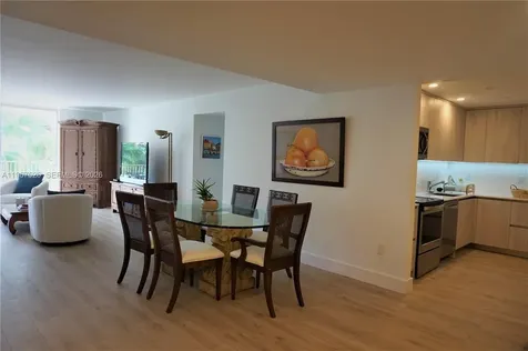 210 Sea View Drive Key Biscayne FL 33149