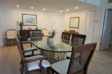 210 Sea View Drive Key Biscayne FL 33149