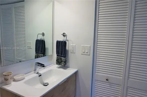 210 Sea View Drive Key Biscayne FL 33149