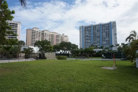 210 Sea View Drive Key Biscayne FL 33149
