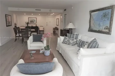 210 Sea View Drive Key Biscayne FL 33149