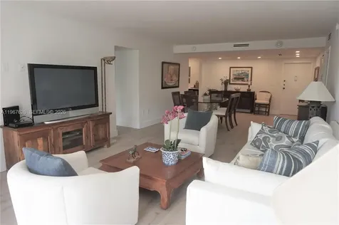 210 Sea View Drive Key Biscayne FL 33149