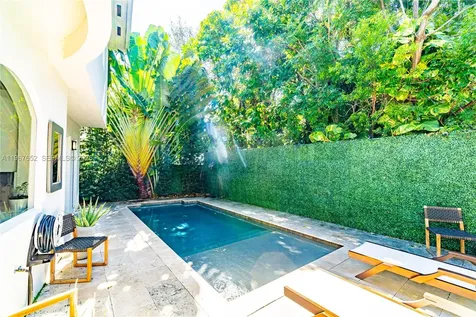2752 Brickell Court Miami FL 33129