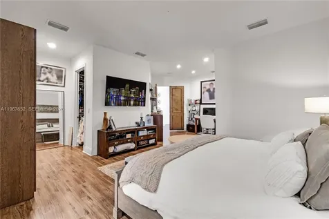 2752 Brickell Court Miami FL 33129