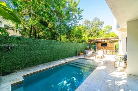 2752 Brickell Court Miami FL 33129