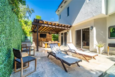 2752 Brickell Court Miami FL 33129