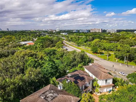 2752 Brickell Court Miami FL 33129