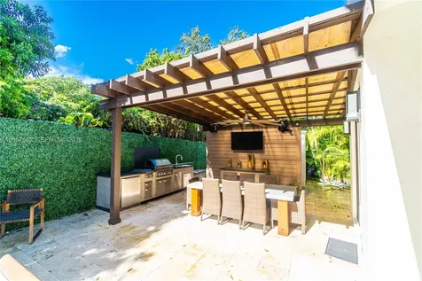 2752 Brickell Court Miami FL 33129