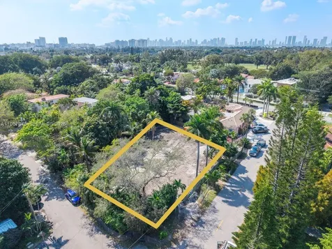 2880 Fairgreen Drive Miami Beach FL 33140