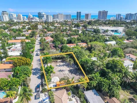 2880 Fairgreen Drive Miami Beach FL 33140