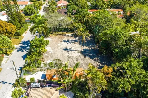 2880 Fairgreen Drive Miami Beach FL 33140