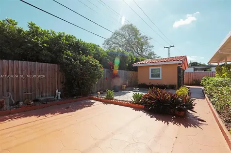 1901 SW 90th Avenue Miami FL 33165