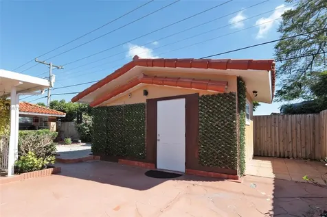 1901 SW 90th Avenue Miami FL 33165