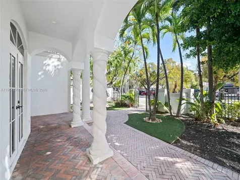 827 SE 2nd Court Fort Lauderdale FL 33301