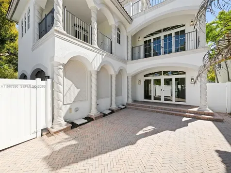 827 SE 2nd Court Fort Lauderdale FL 33301