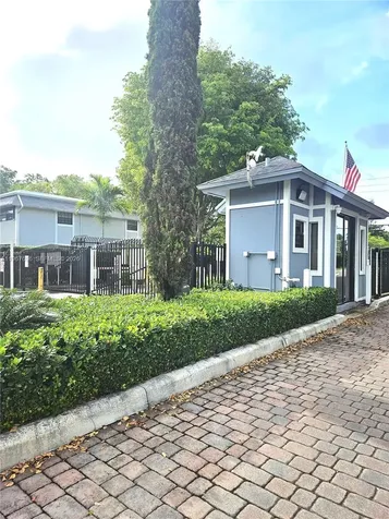 915 NE 199th Street Miami FL 33179
