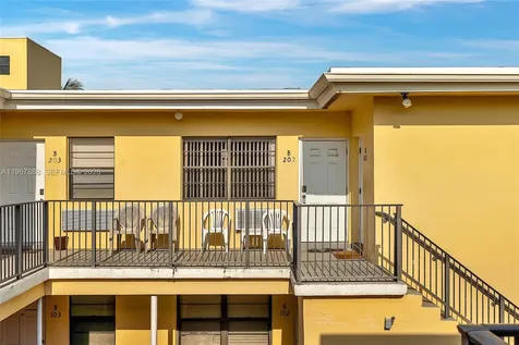 322 Harding Street Hollywood FL 33019