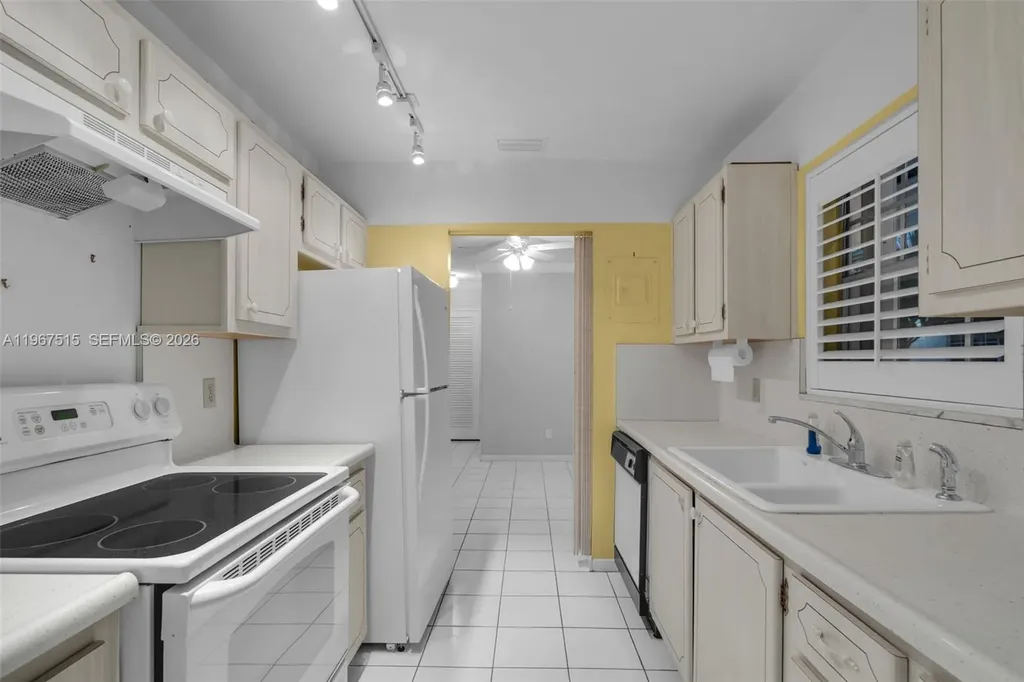 2500 NE 9th Street Fort Lauderdale FL 33304
