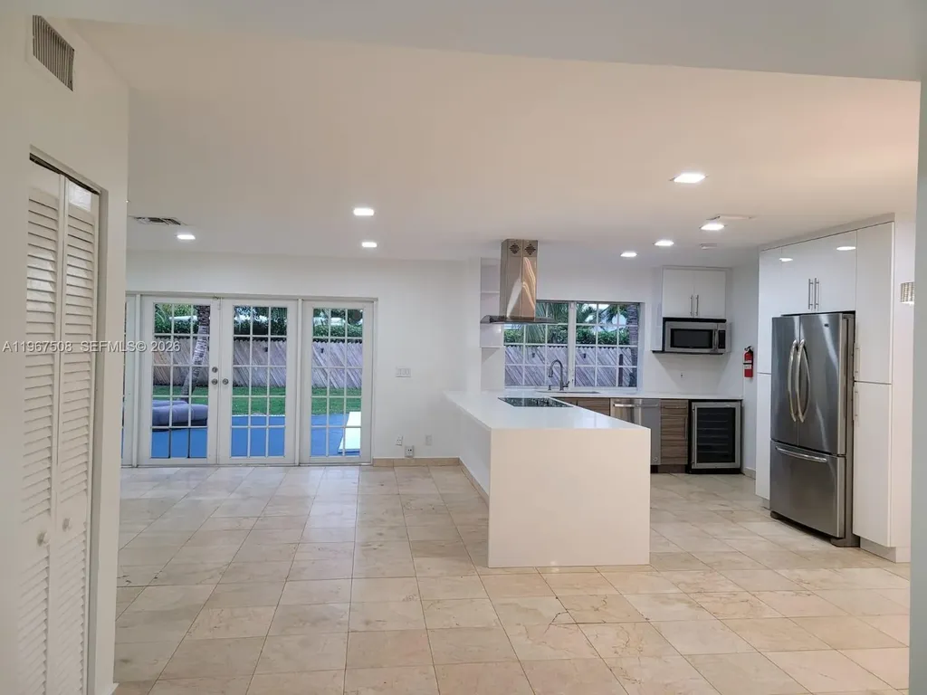 2040 NE 197th Terrace Miami FL 33179