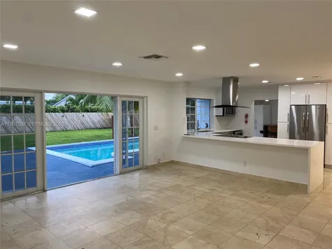 2040 NE 197th Terrace Miami FL 33179