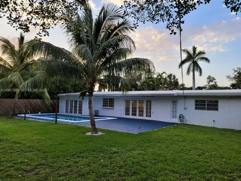 2040 NE 197th Terrace Miami FL 33179