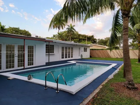 2040 NE 197th Terrace Miami FL 33179