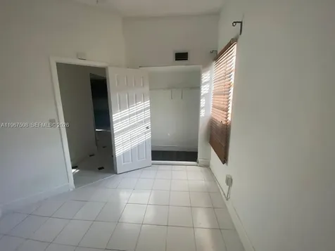 2040 NE 197th Terrace Miami FL 33179