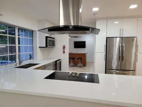 2040 NE 197th Terrace Miami FL 33179
