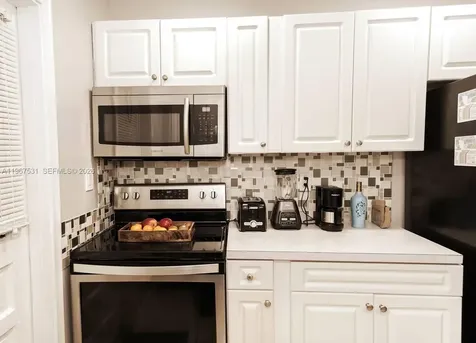 20 SE 12th Street Dania Beach FL 33004