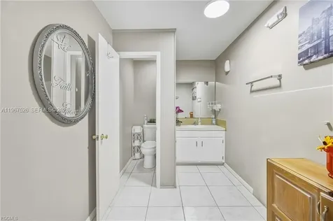 2080 Collier Avenue Fort Myers FL 33901