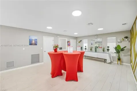 2080 Collier Avenue Fort Myers FL 33901