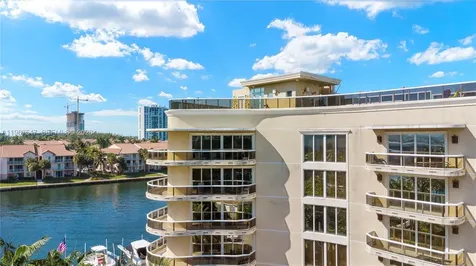 12 Seacrest Parkway Hollywood FL 33019