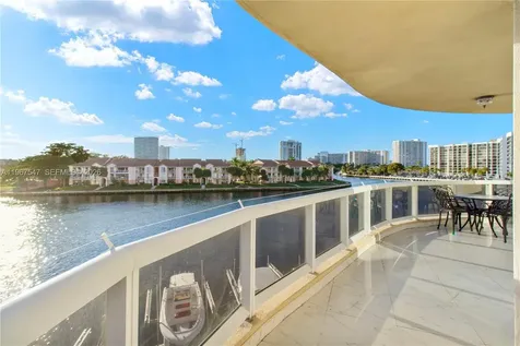 12 Seacrest Parkway Hollywood FL 33019