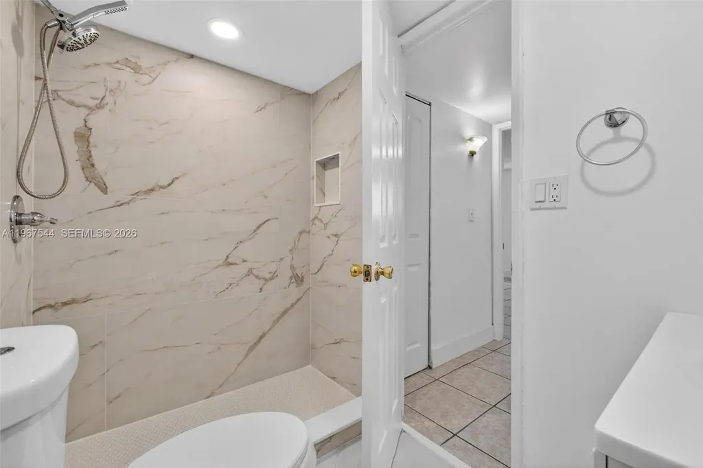 606 W 81st Street Hialeah FL 33014